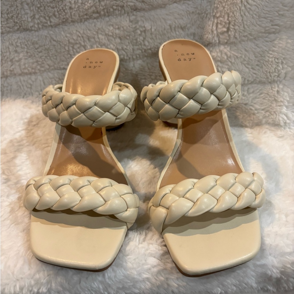 New A New day Womens Cream Braided Block Heels Size 9 Slides Mules